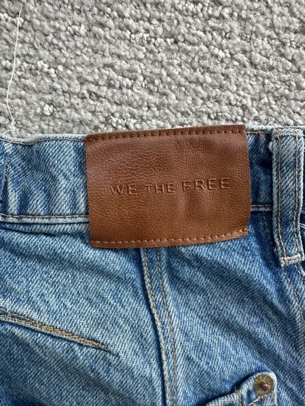 Free People Good Luck Mid-Rise Barrel Jeans - Rare discontinued wash 100 Years! - Picture 6 of 10
